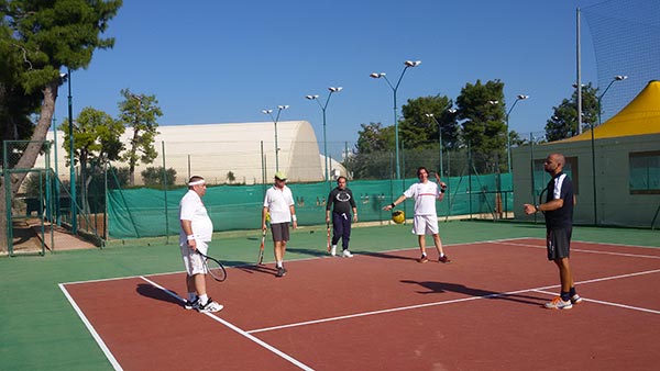 corso di tennis insieme sotto la rete
